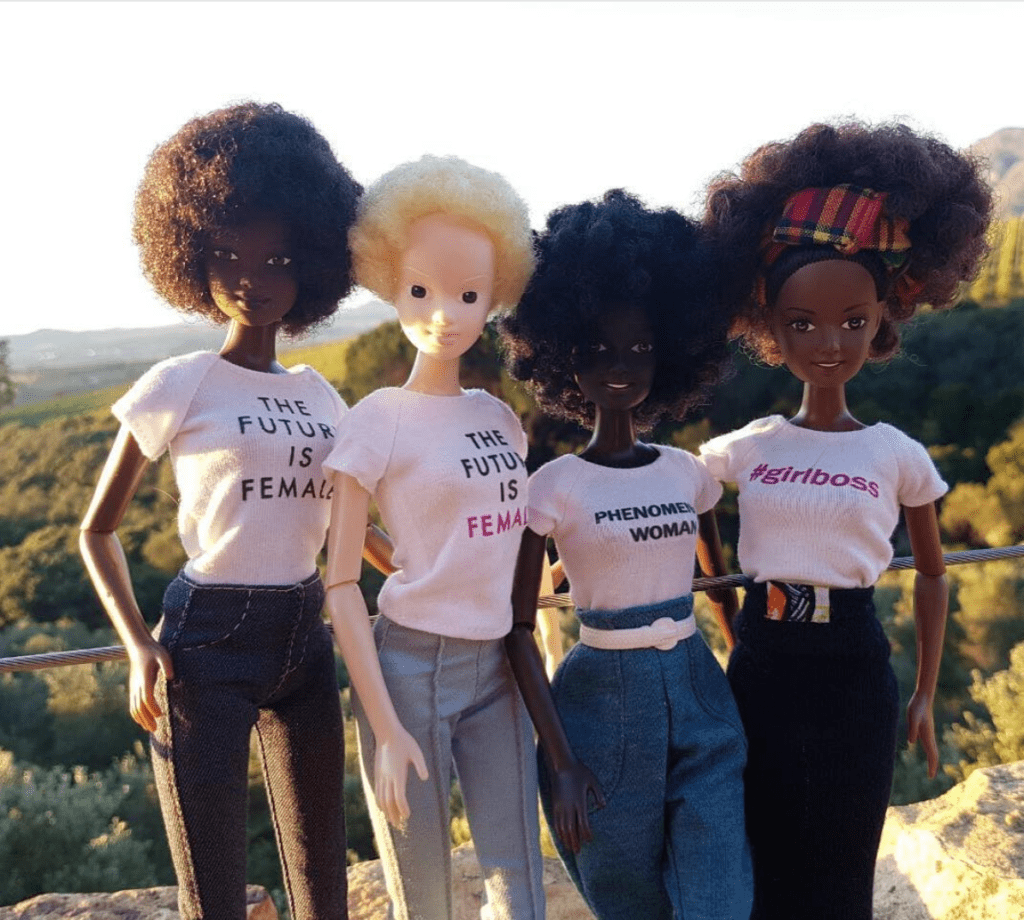 Poupées noires et albinos créées par Malaville Dolls.